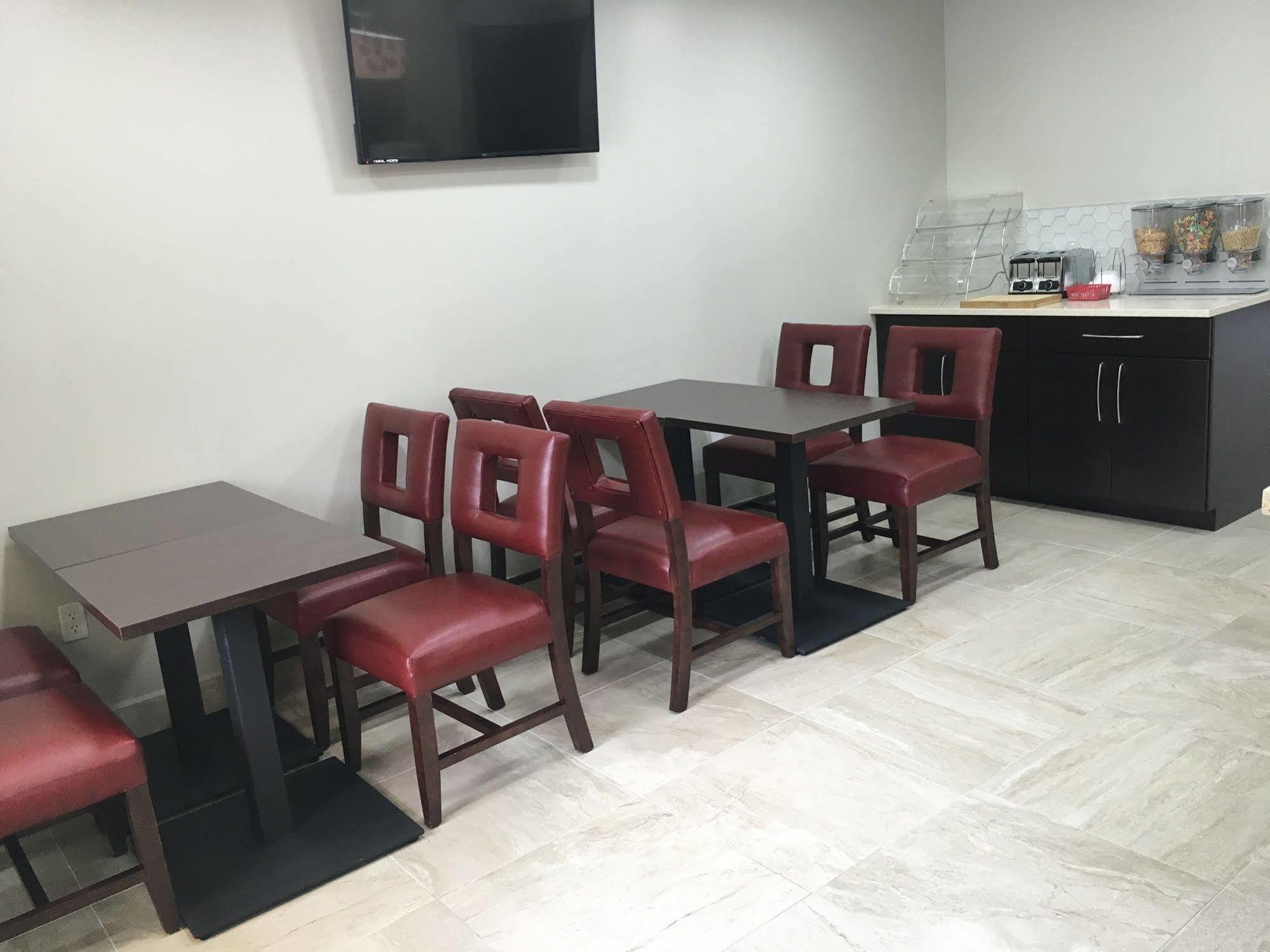 东伯明翰-艾昂戴尔机场红屋顶普拉斯酒店 Irondale 外观 照片